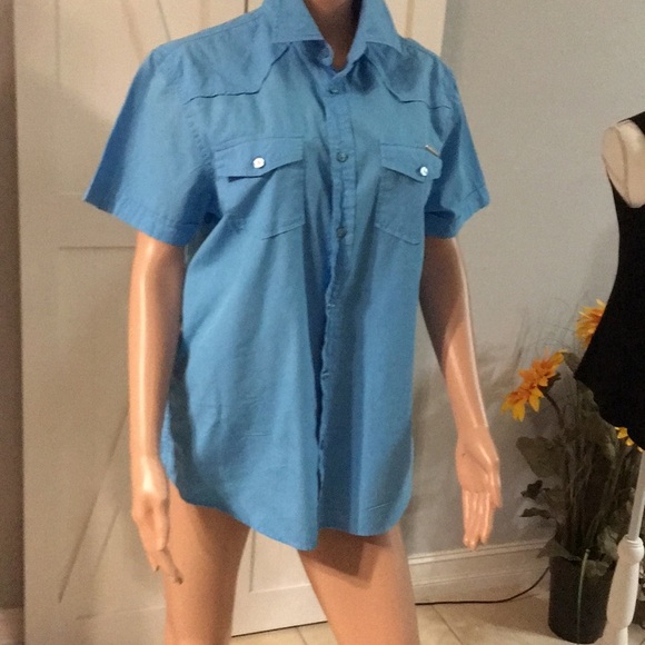Guess Jeans blue button down short sleeve shirt. Size Medium - Picture 1 of 7